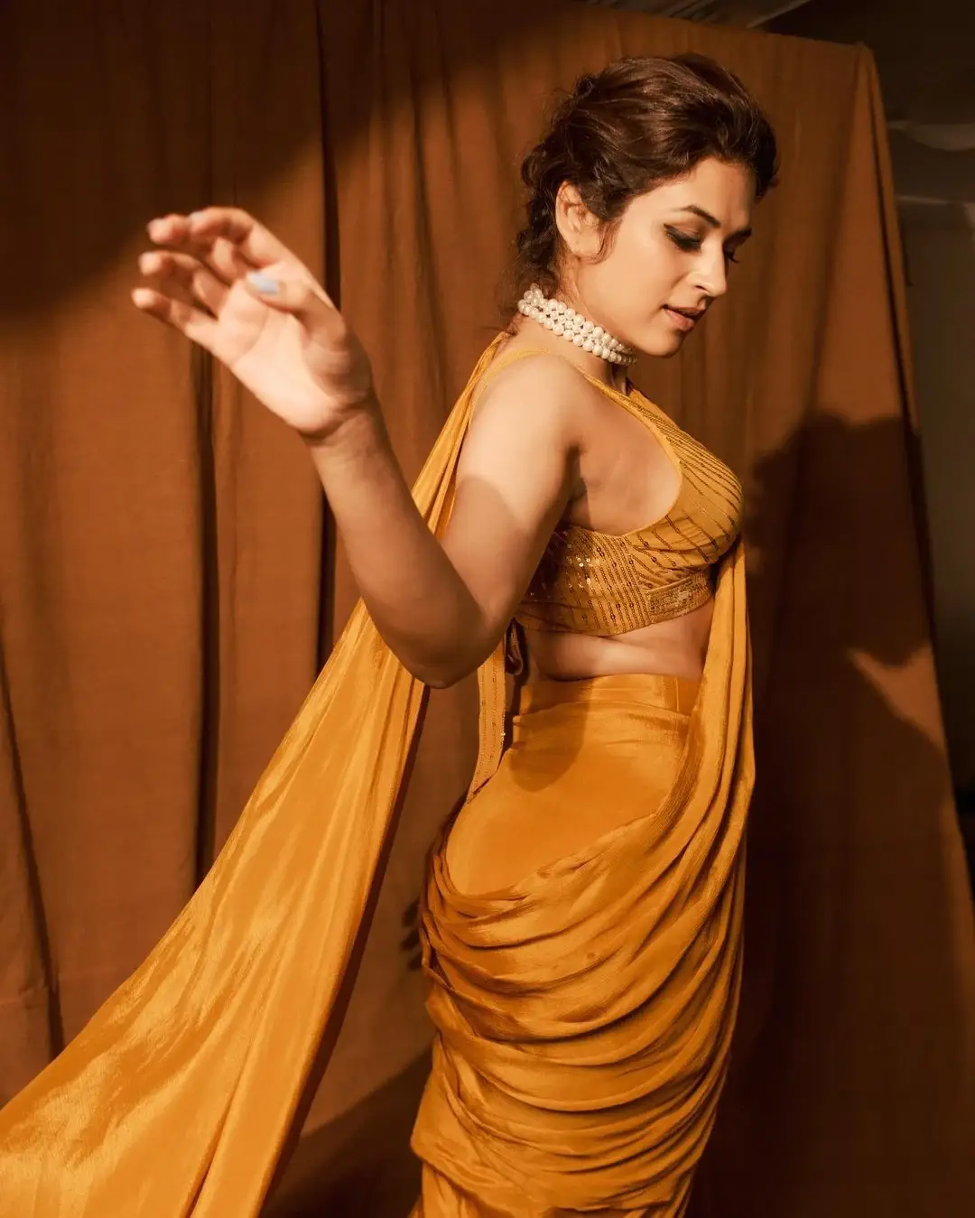 BEAUTIFUL INDIAN ACTRESS SHRADDHA DAS IN YELLOW SAREE 2